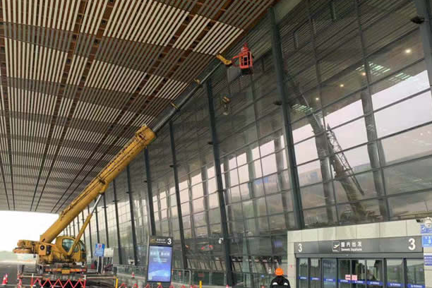 新会玻璃幕墙维护和保养